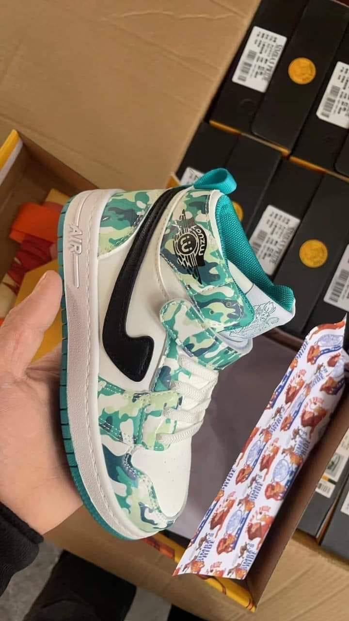 Kinder Sneakers